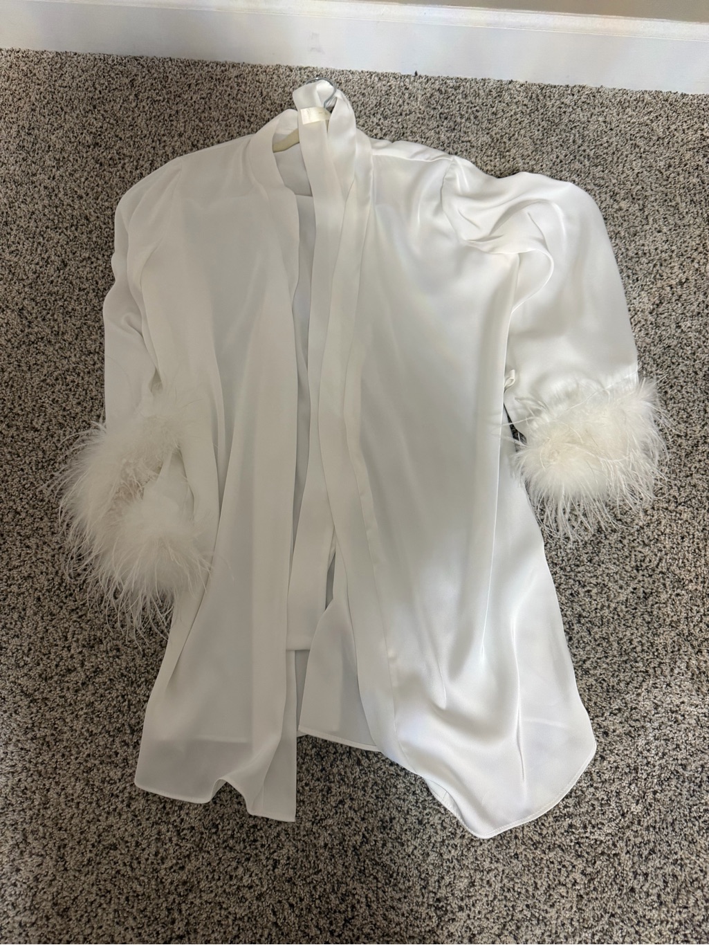Elegant White Feather-Trim Short Robe - Women's Luxe Lounge — image 5 of 6